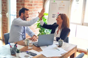 socios creando una empresa en 3 días