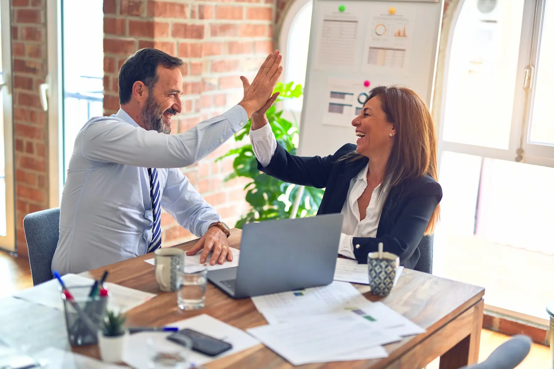 socios creando una empresa en 3 días
